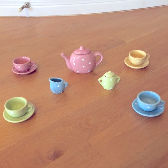 Child’s Porcelain Tea Set. - Picture 4 of 4